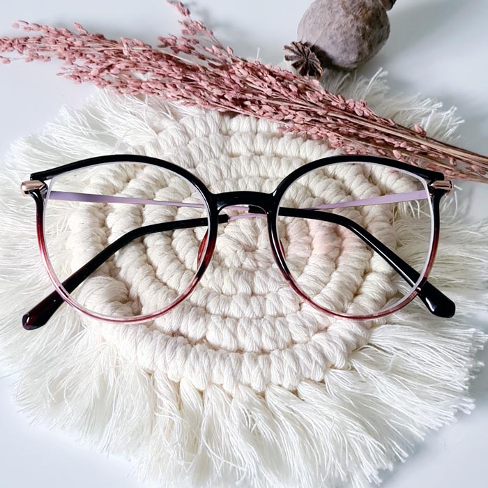 Zeelool Modell: Yadejah Schwarz-Rot