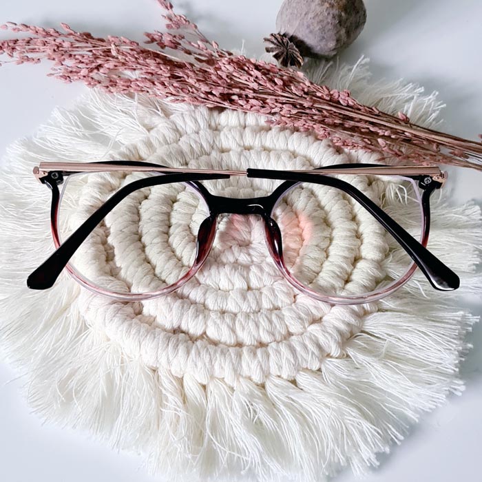 Zeelool Modell: Yadejah Schwarz-Rot